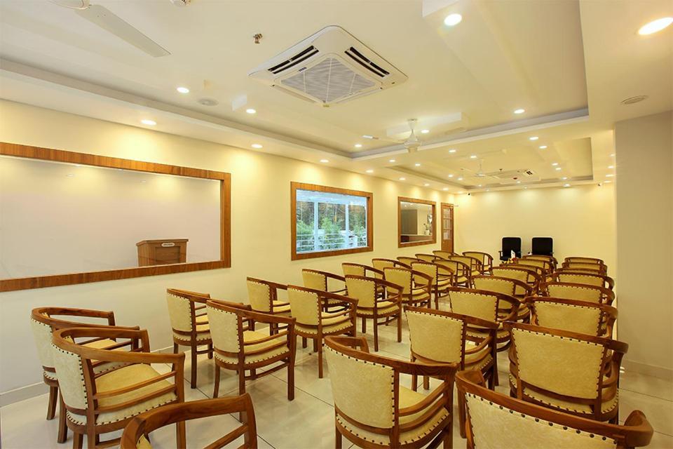 Готель Lumbini Supreme Thrissur Екстер'єр фото