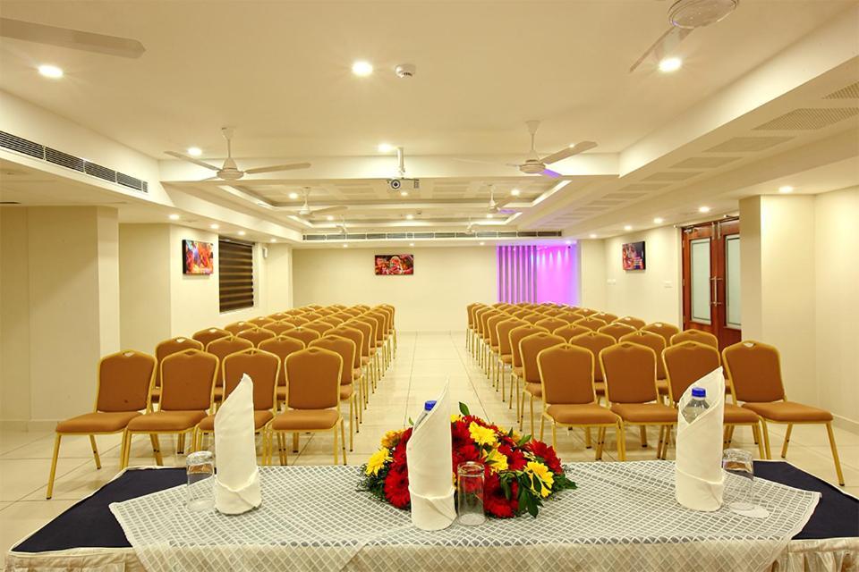 Готель Lumbini Supreme Thrissur Екстер'єр фото